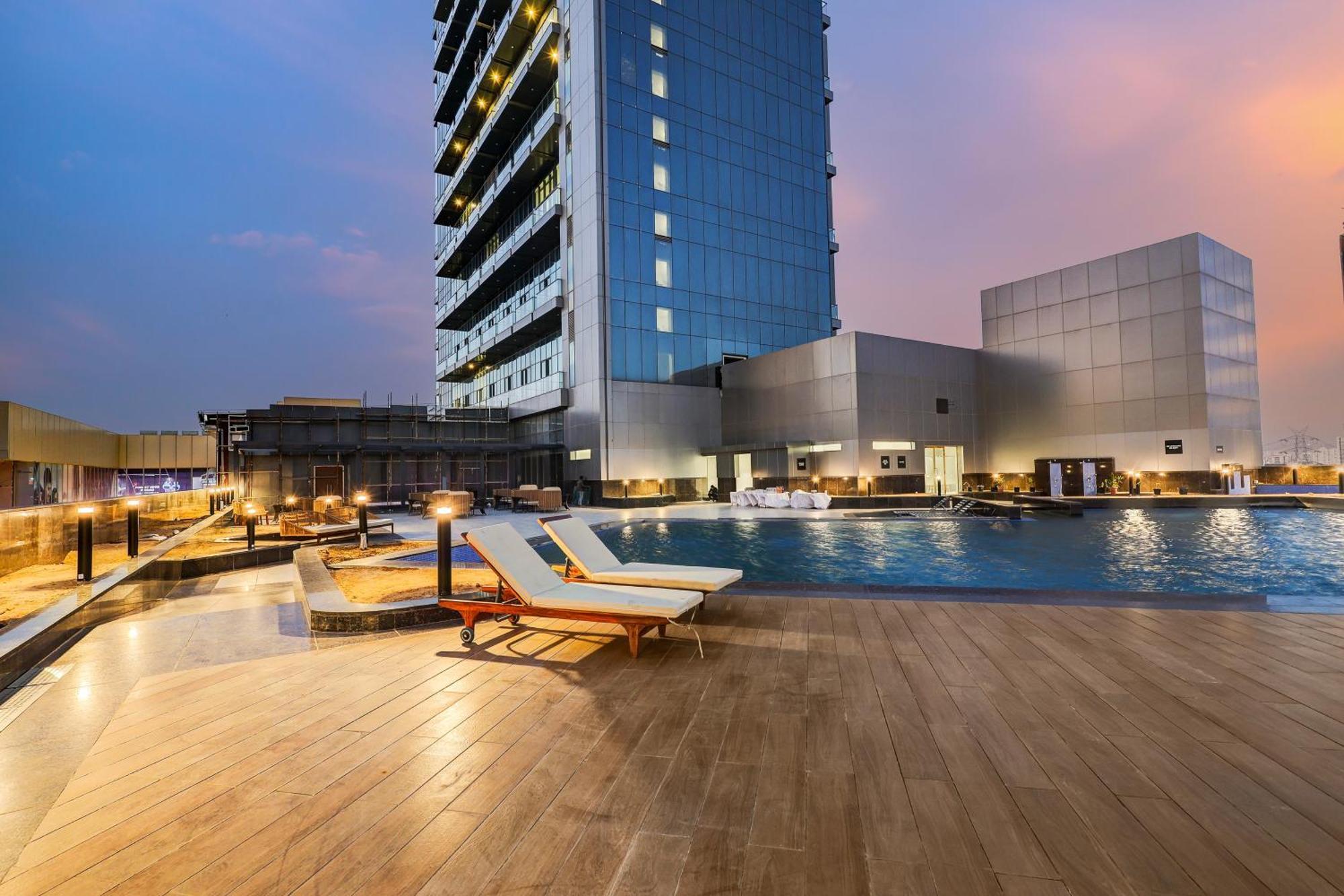 Sunday Hotels And Residences Gurgáon Kültér fotó