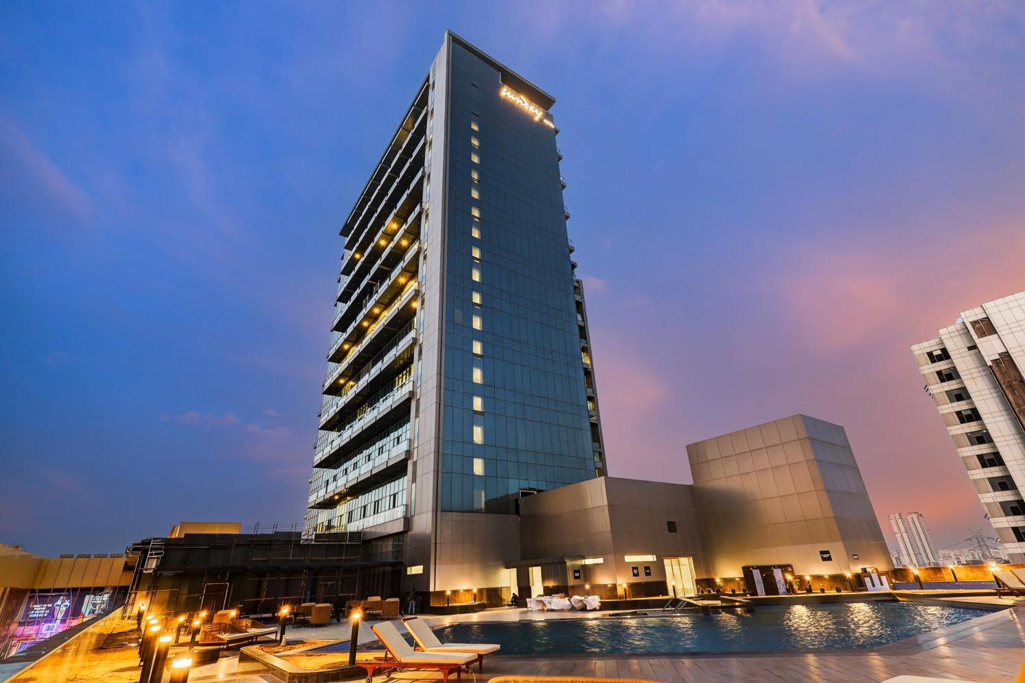 Sunday Hotels And Residences Gurgáon Kültér fotó