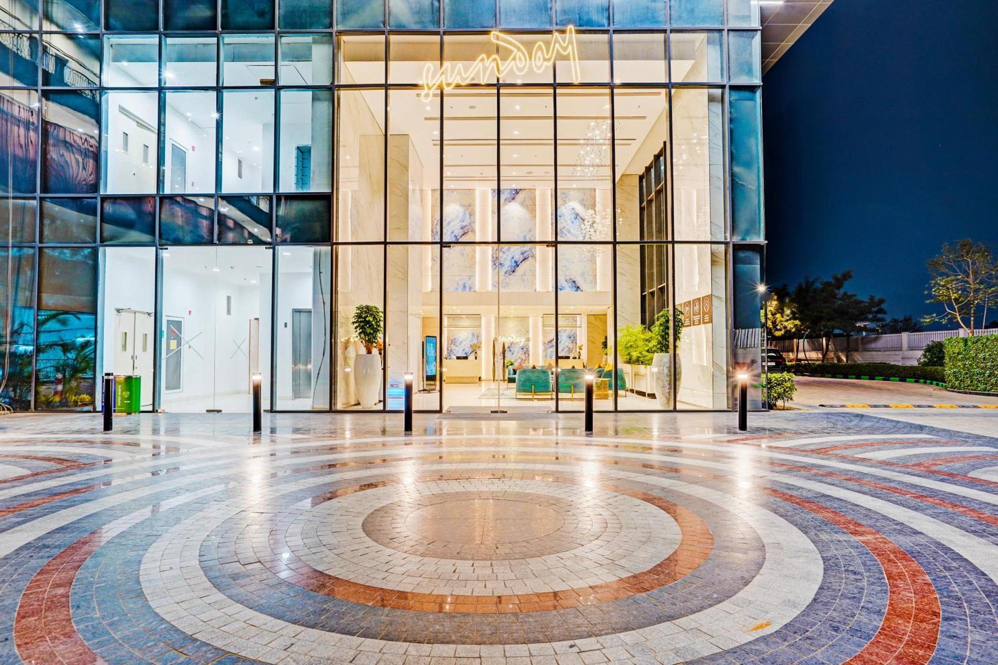 Sunday Hotels And Residences Gurgáon Kültér fotó