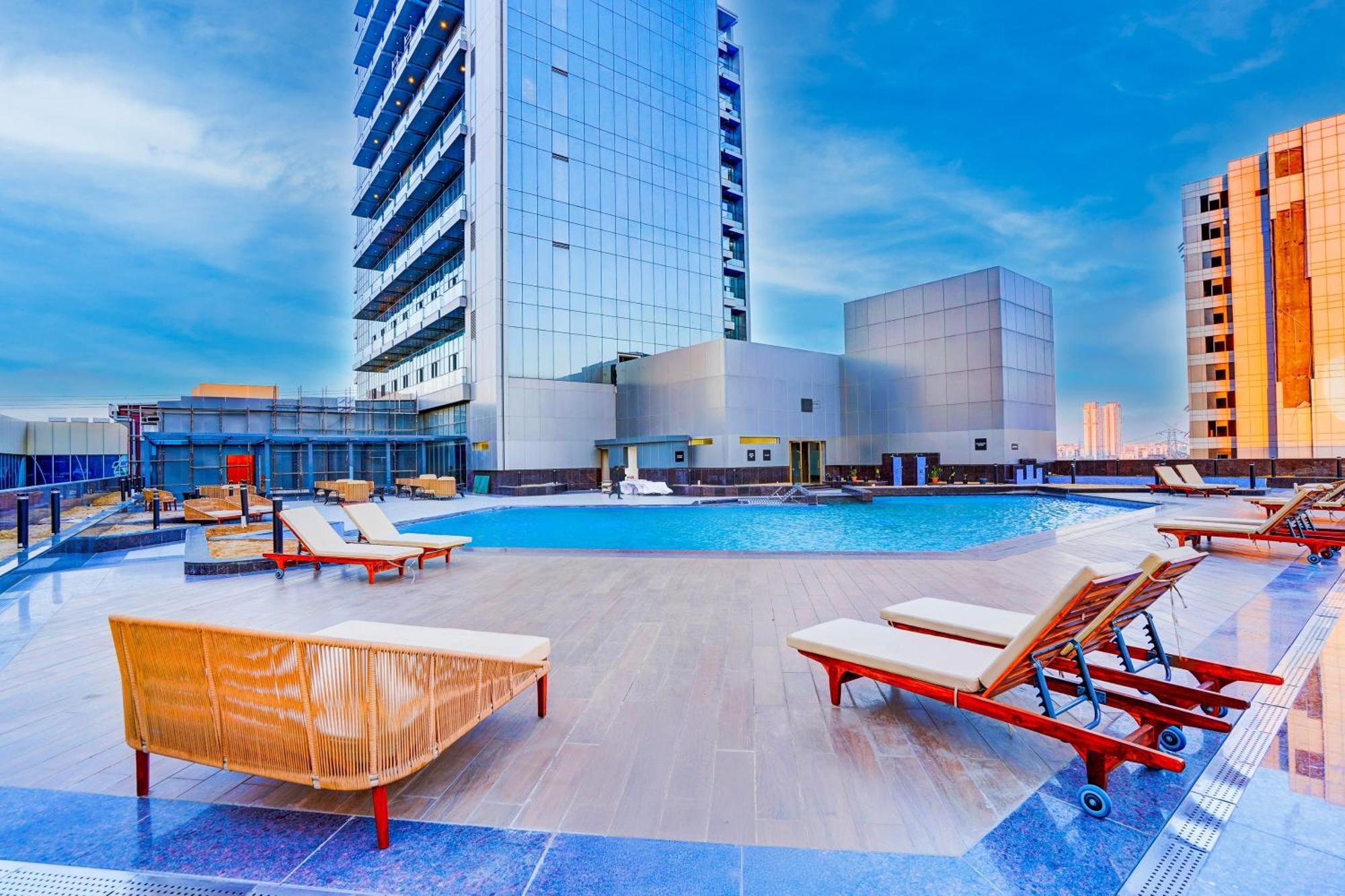 Sunday Hotels And Residences Gurgáon Kültér fotó